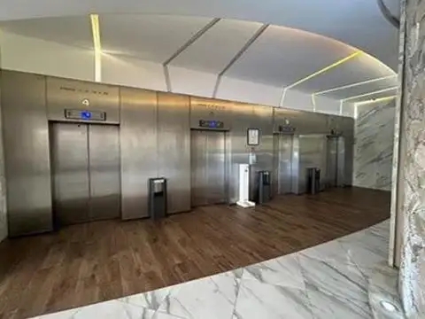 Oficina en Alquiler con 1 cochera