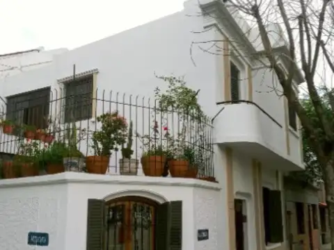 Casa en venta - 5 Dormitorios 2 Baños - Avellaneda