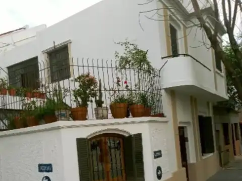 Casa 7 ambientes con 2 baños