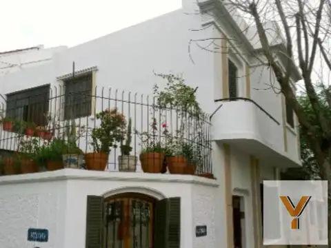 Casa en venta - 5 Dormitorios 2 Baños - Avellaneda