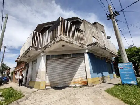 Venta PH 4 ambientes con 2 locales en Villa Luzuriaga