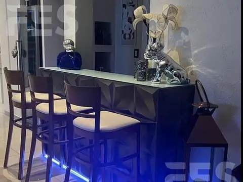 Casa 6 ambientes con 5 baños