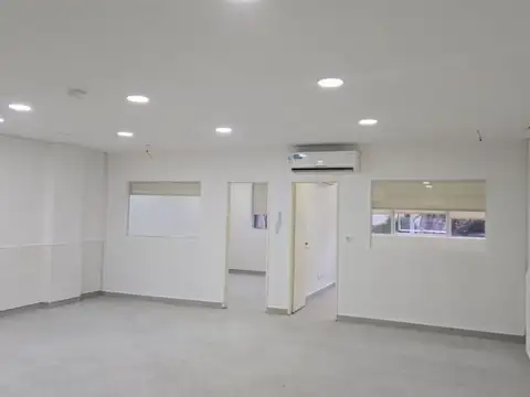 Oficina en Alquiler con 1 cochera
