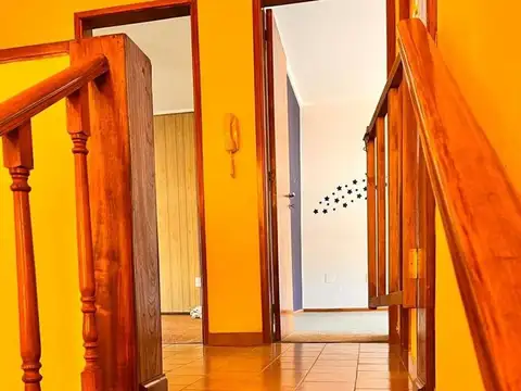 Venta Casa 2 Pisos.Sobre Bv. Céntrica.Amplias Comodidades.