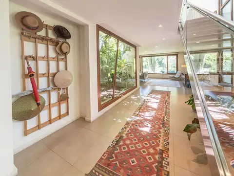 Casa en Venta con 3 cocheras