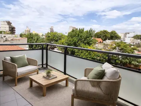 Excelente monoambiente con cochera al frente con balcon