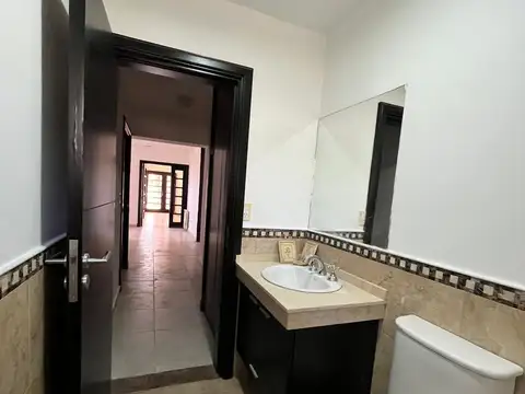 Casa en Alquiler con 2 cocheras