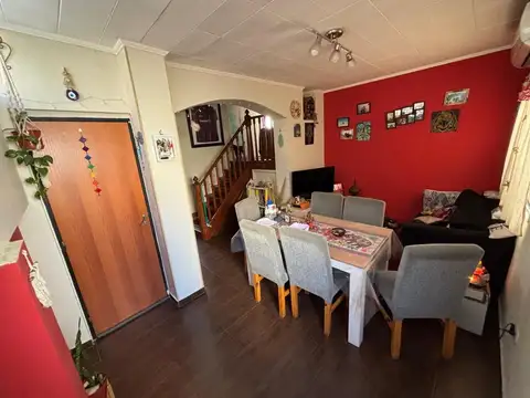 Casa 5 ambientes con 2 baños