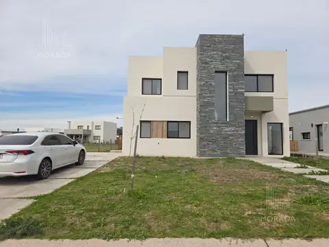 Casa en venta 5 ambientes  Santa Elisa