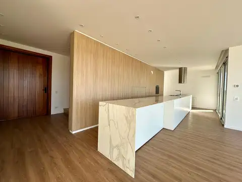 Casa 6 ambientes con 4 baños