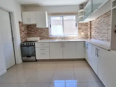Depto Tipo Casa en Alquiler en Olivos, USD 1.900