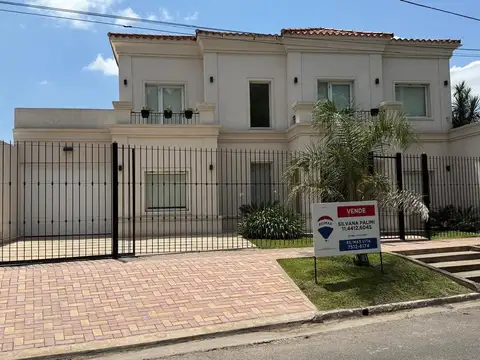 VENTA CASA 6 AMB. C/ PILETA -APTO CREDITO- C EVITA
