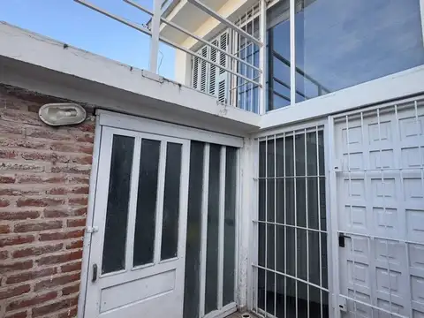 Depto Tipo Casa 2 ambientes con 1 baño