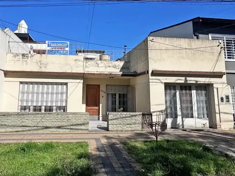 CASA EN LOTE PROPIO DE 3 AMBIENTES CON VIVIENDA A TERMINAR AL FONDO