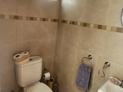 Venta Triplex de 4 Ambientes con Terraza Propia. Con Expensas. Apto Crédito Hipotecario