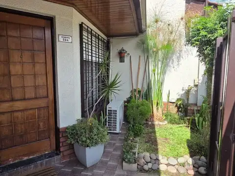 Venta casa 3 ambientes con cochera  en Bernal