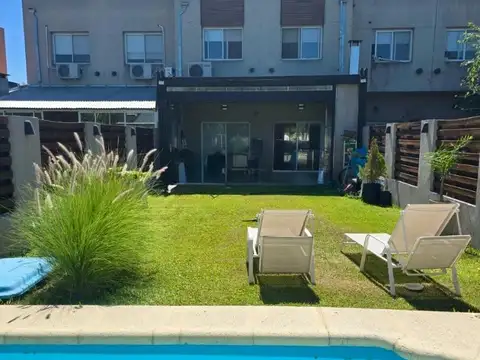 VENTA CASA TIPO  DUPLEX 4 AMBIENTES EN MIRASOLES APTO CRED