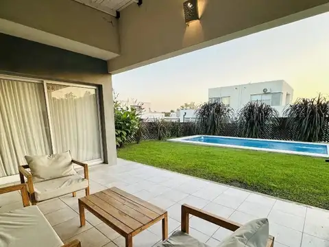 Casas en venta en  Santa Guadalupe