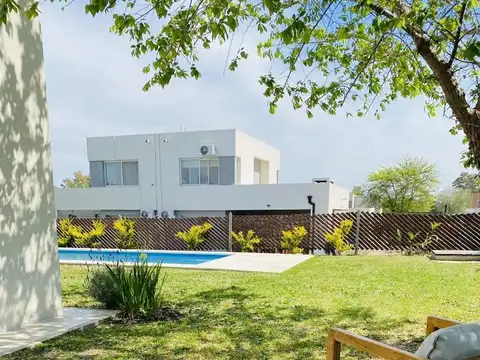 Casa en Venta en Pilar del Este - Santa Guadalupe, USD 176.000