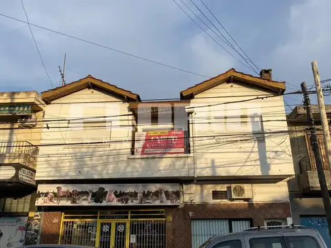 PH en VENTA OLIVOS 4 AMB con amplia terraza ideal para reciclar