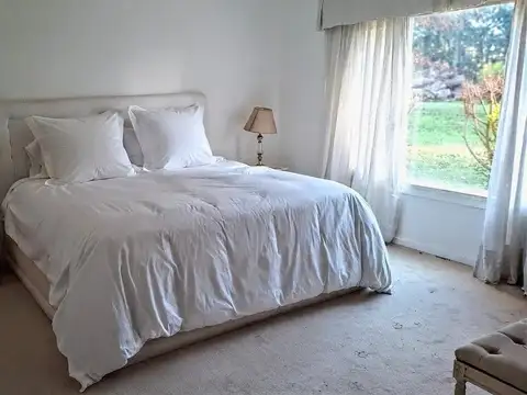 Casa 5 ambientes con 4 baños