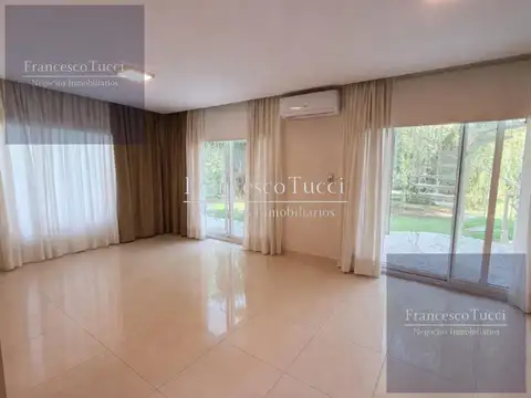 Casa 6 ambientes con 5 baños