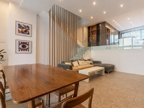 Casa en Venta con 2 cocheras