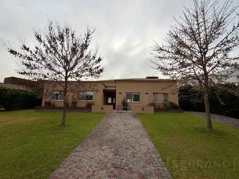 Casa en Alquiler en Villanueva, USD 2.300
