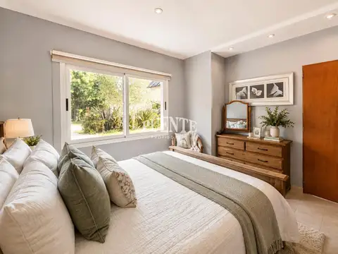 Casa en Venta con 4 cocheras