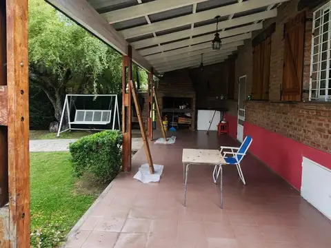 Casa quinta a la venta en Villa Parque Siquiman. (C460)
