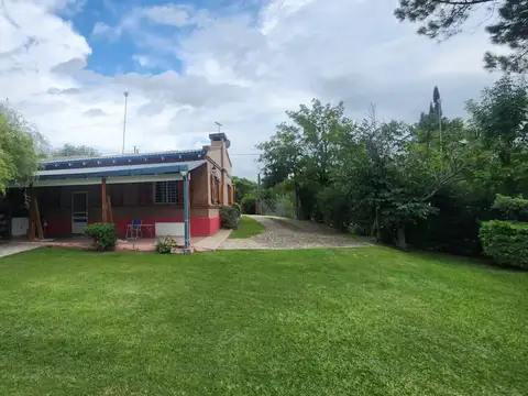 Casa quinta a la venta en Villa Parque Siquiman. (C460)