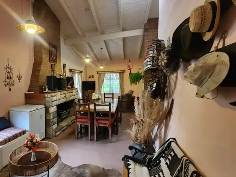Casa quinta a la venta en Villa Parque Siquiman. (C460)