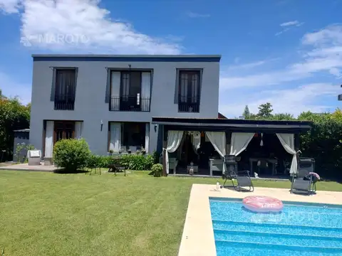 Casa en venta APTA CREDITO Barrio San Lucas 3 dormitorios y playroom