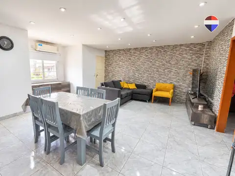 Casa 7 ambientes con 2 baños