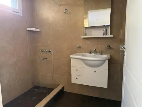 Alquiler moderno y luminoso monoambiente con balcón terraza en 2do piso por escalera