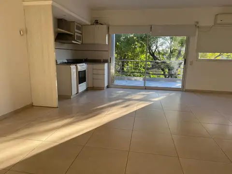 Estero Bellaco 7100, Piso 2