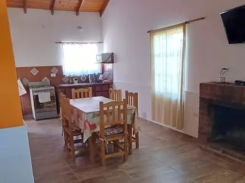Casa 4 ambientes con 2 baños