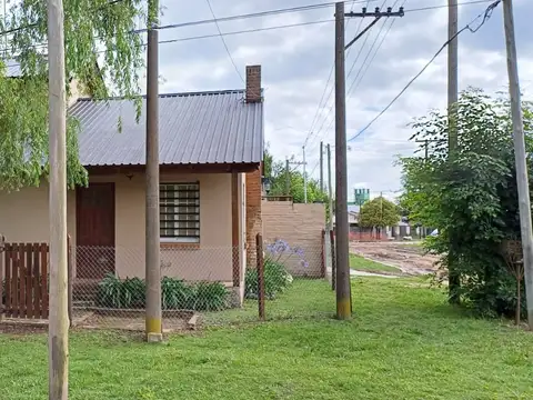 Hermosa casa de 4 ambientes en Chascomus a 3 cuadras de la Laguna.