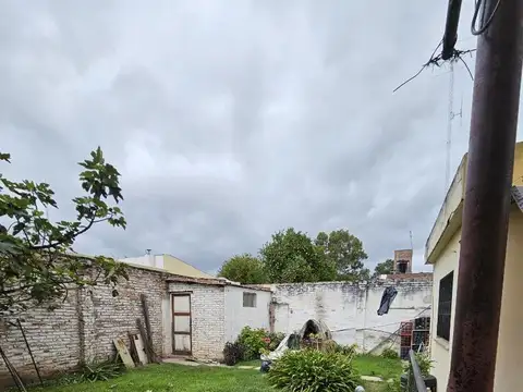 Casa 4 ambientes con 1 baño