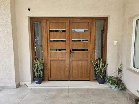 Casa 9 ambientes con 8 baños