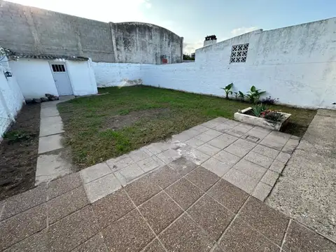Casa en Alquiler con 3 cocheras