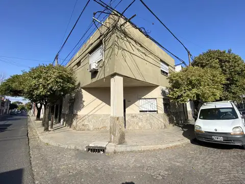 CIUFFOLI: Casa en Arroyito. Garage. Patio