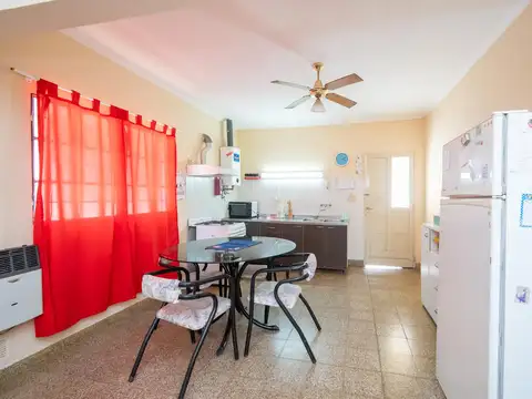 Casa interna con 2 dormitorios y patio. NO PH!