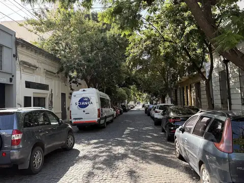 Galpon en Venta en Abasto, USD 278.000