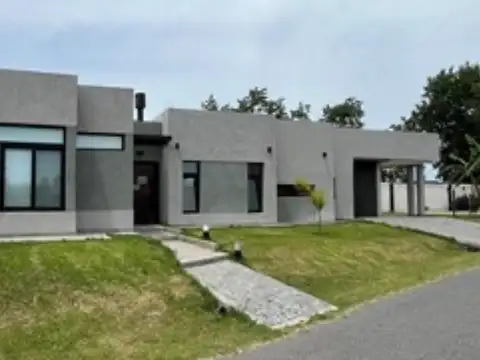 Venta Casa 4 Ambientes Barrio Privado Berazategui