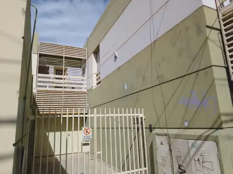 Oficina con 5 privados c/cochera y patio centro Neuquén