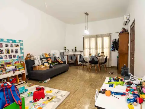 Casa 9 ambientes con 3 baños
