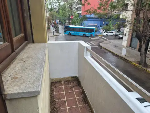Casa planta alta un dormitorio, patio, terraza, zona centro