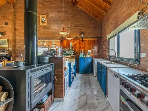Casa en Venta con 3 cocheras