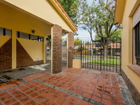 Casa 5 ambientes con 2 baños